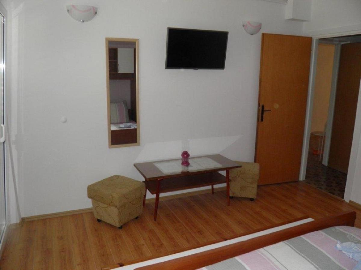 Apartments Angela - With Beautiful Courtyard Brela Esterno foto