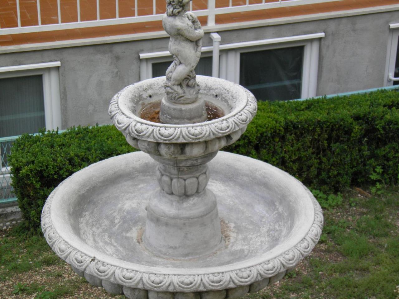 Apartments Angela - With Beautiful Courtyard Brela Esterno foto