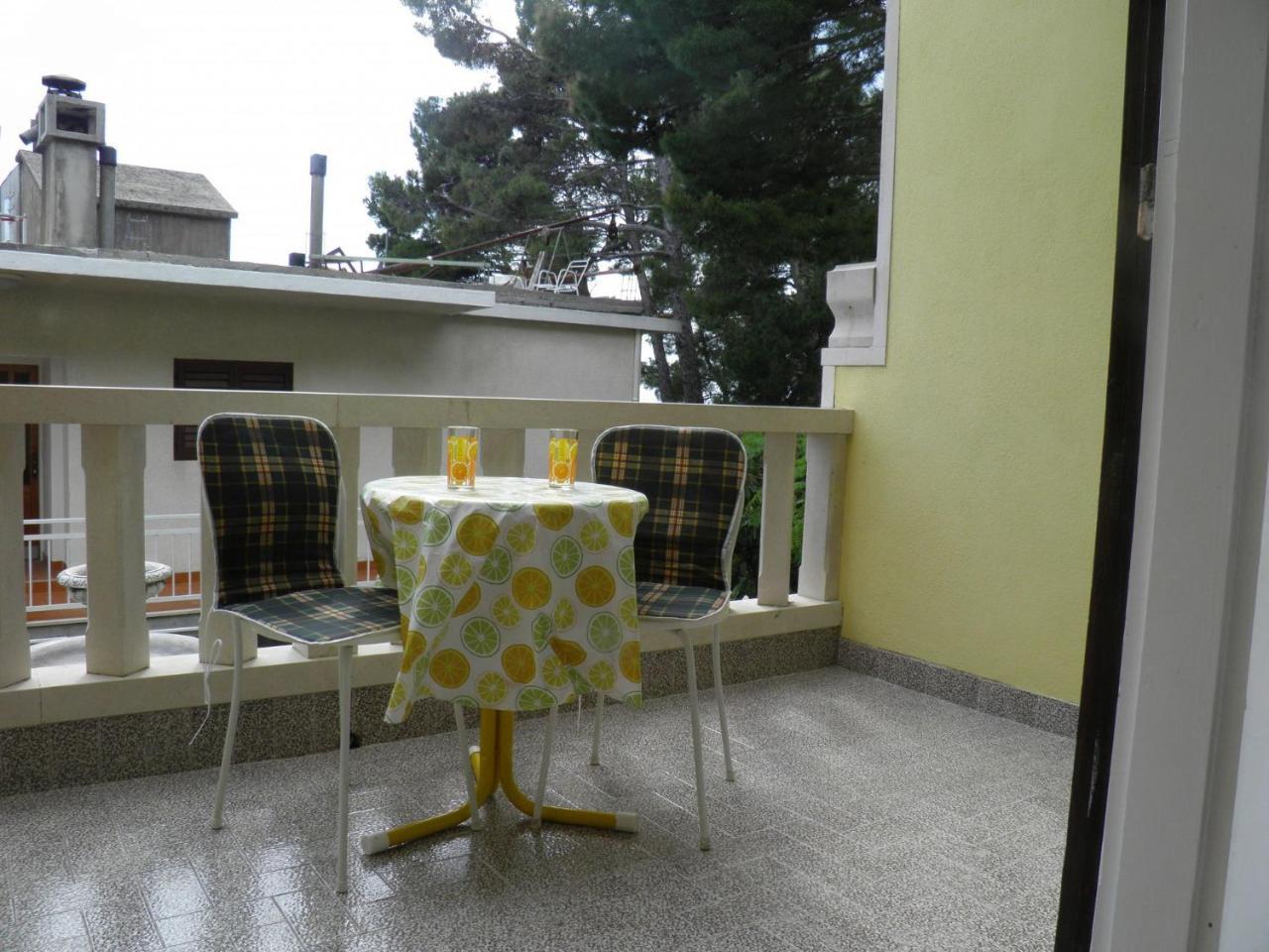 Apartments Angela - With Beautiful Courtyard Brela Esterno foto