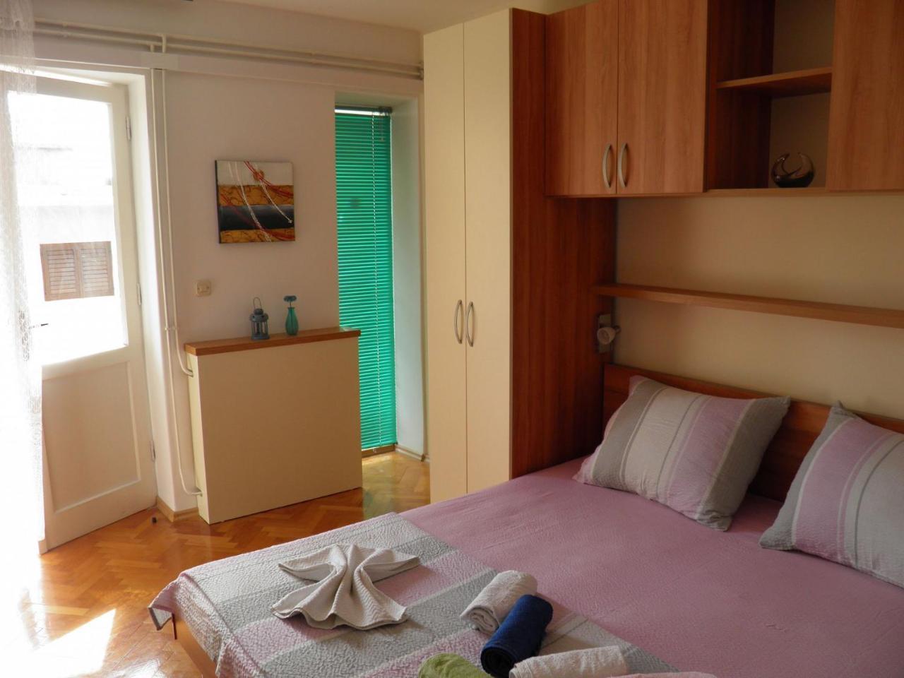Apartments Angela - With Beautiful Courtyard Brela Esterno foto